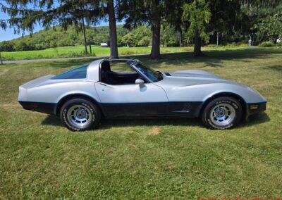 1981 Silver/Dark Blue C3 Corvette Blue Leather Int For Sale