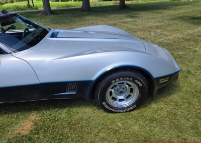 1981 Silver/Dark Blue C3 Corvette Blue Leather Int For Sale