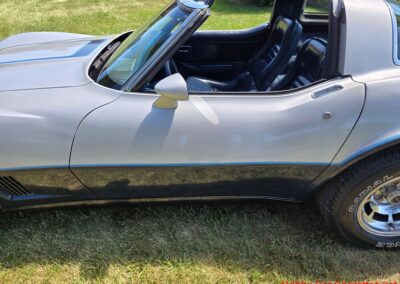1981 Silver/Dark Blue C3 Corvette Blue Leather Int For Sale