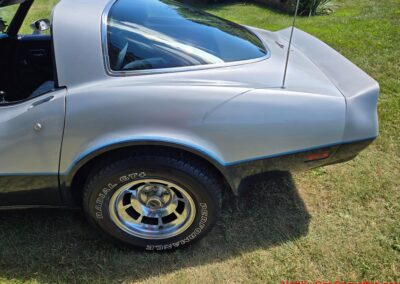 1981 Silver/Dark Blue C3 Corvette Blue Leather Int For Sale