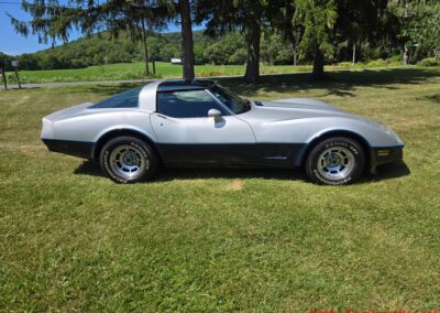 1981 Silver/Dark Blue C3 Corvette Blue Leather Int For Sale
