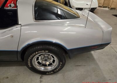 1981 Silver/Dark Blue C3 Corvette Blue Leather Int For Sale