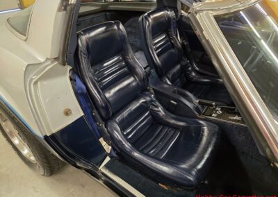 1981 Silver/Dark Blue C3 Corvette Blue Leather Int For Sale
