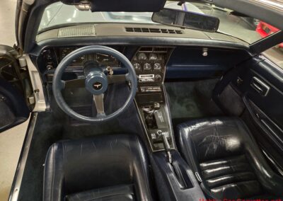 1981 Silver/Dark Blue C3 Corvette Blue Leather Int For Sale